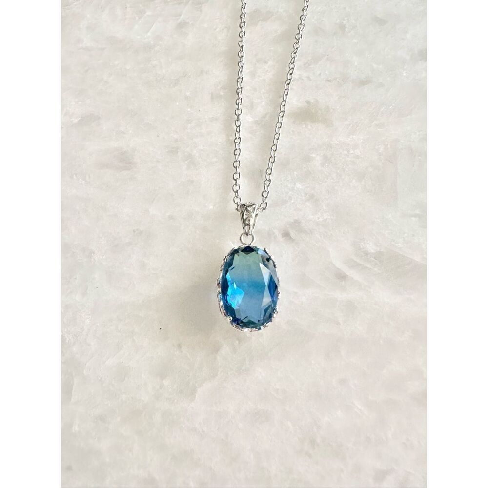 Green and blue ombre pear cut pendant necklace